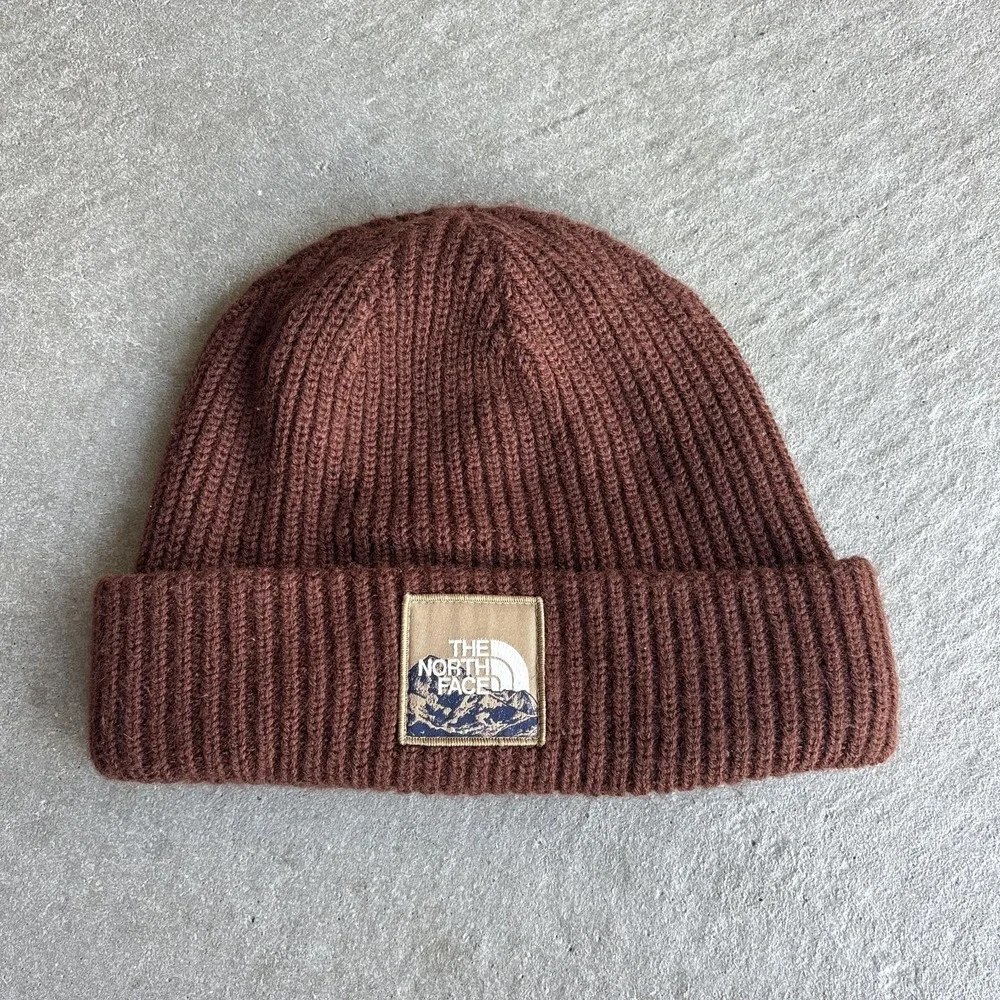 The North Face Salty Dog Dark Oak Brown Cuffed Beanie Hat Mountain Granola Cap